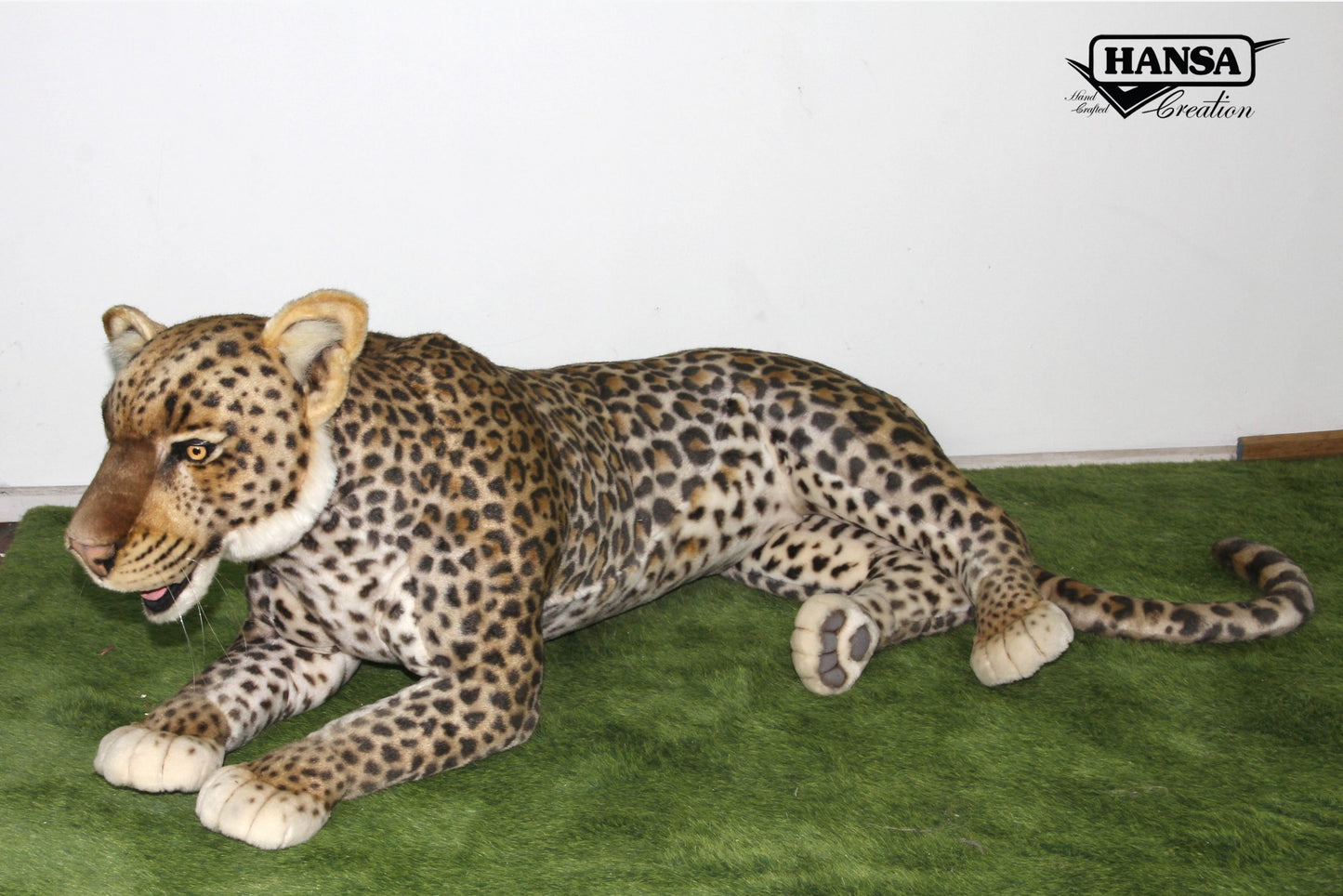 Leopard Laying (8008)